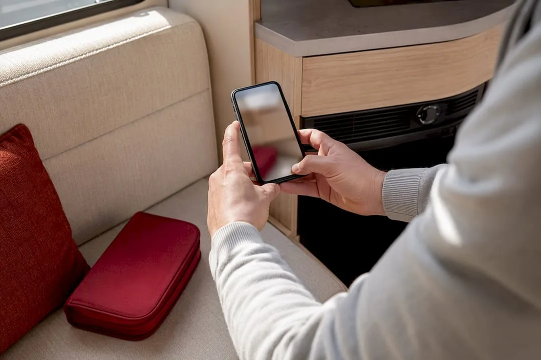 Recording the campervan interior during vehicle pickup